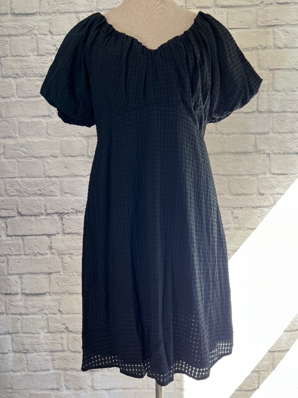 Old Navy Seersucker Black Dress With Puff Sleeves Size Large